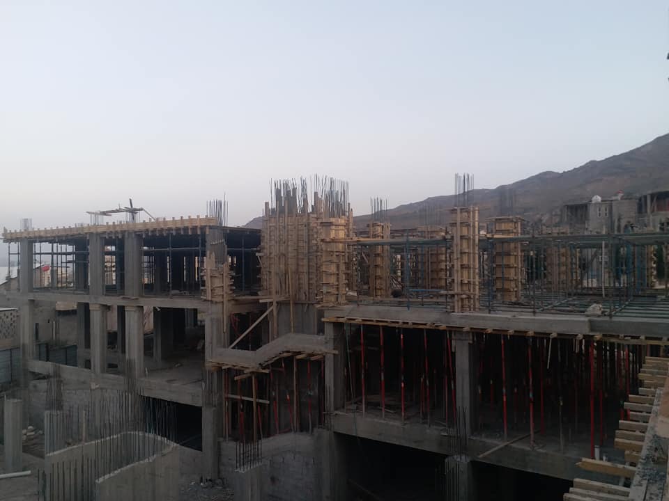 أعمال صبيات أعمدة الدور الأول في مشروع مجمع البستان السكني