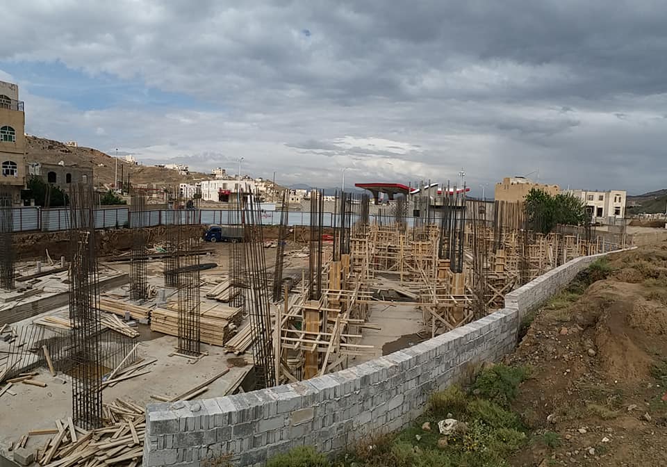 أعمال أعمدة البدروم في مشروع مجمع البستان السكني