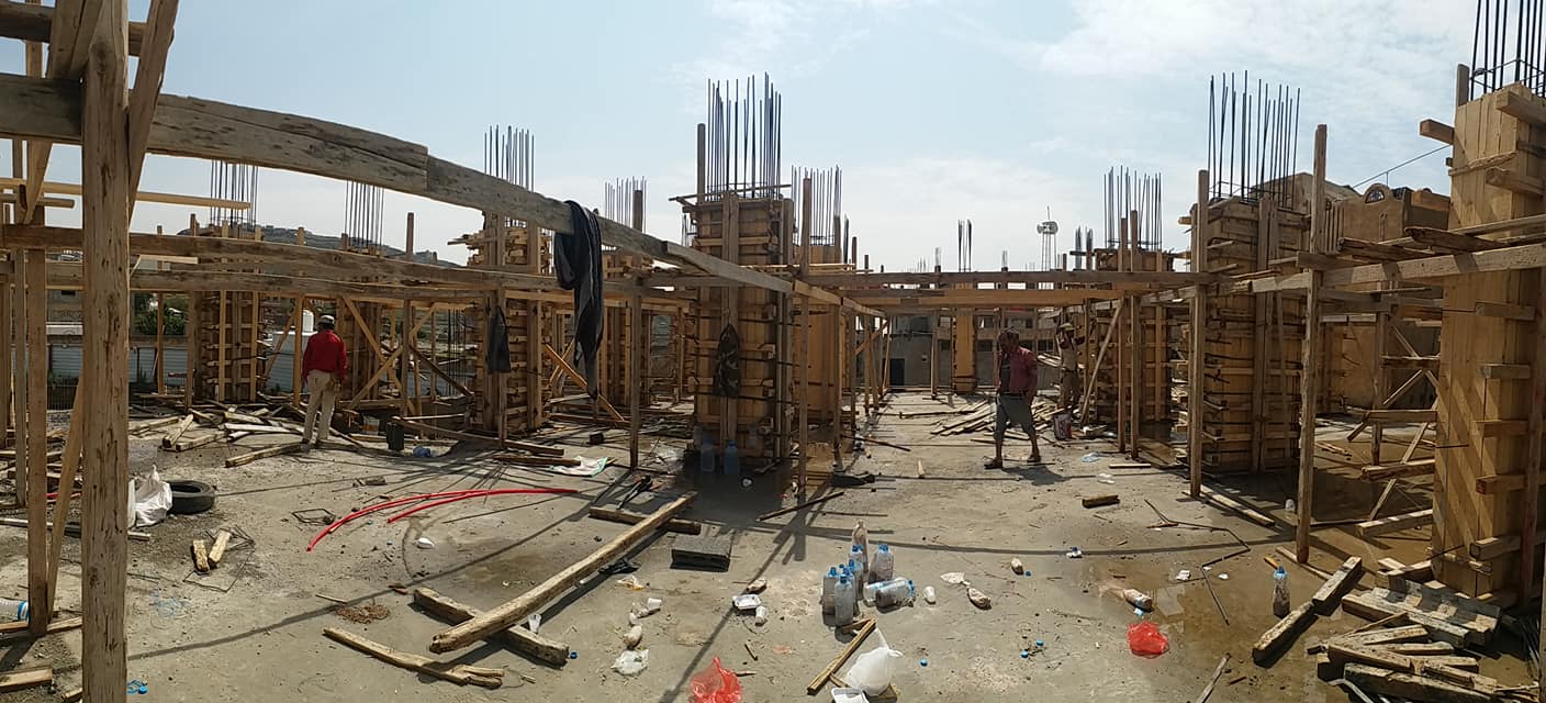 تجهيز أعمدة الدور الأرضي في مشروع مجمع البستان السكني