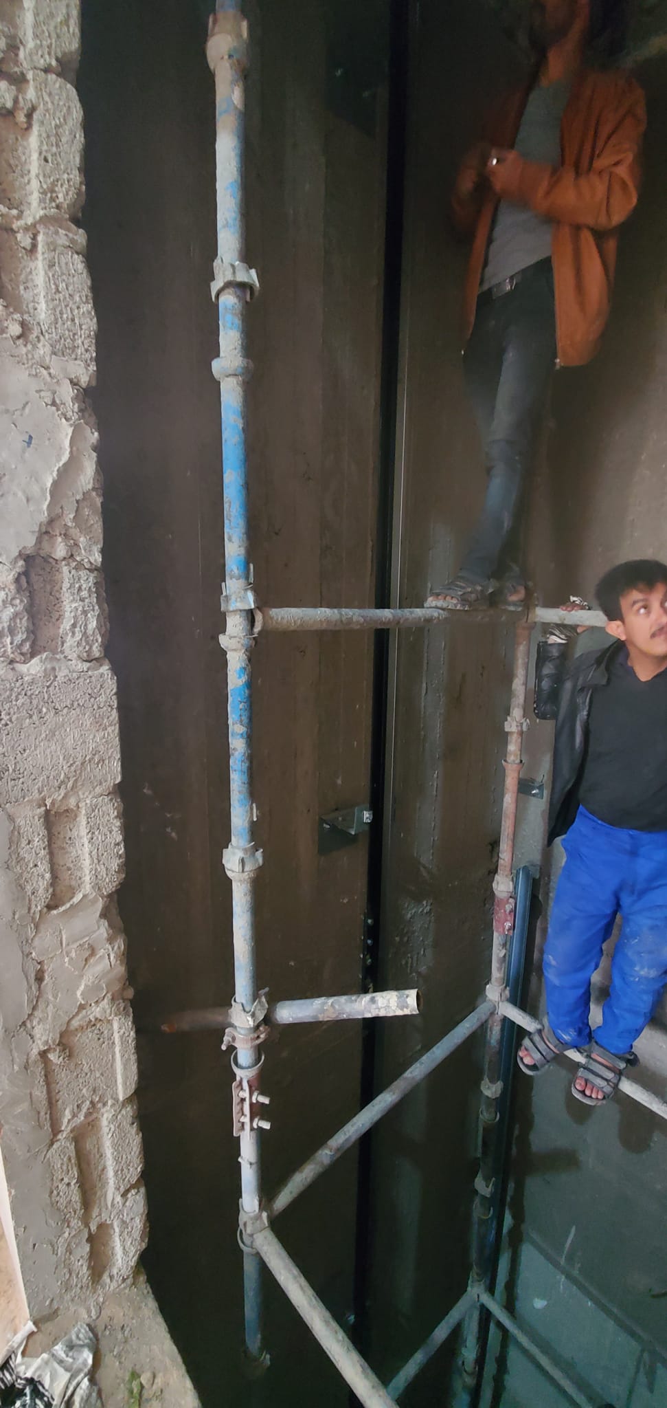 أعمال تركيب المصعد للمبنى (أ)