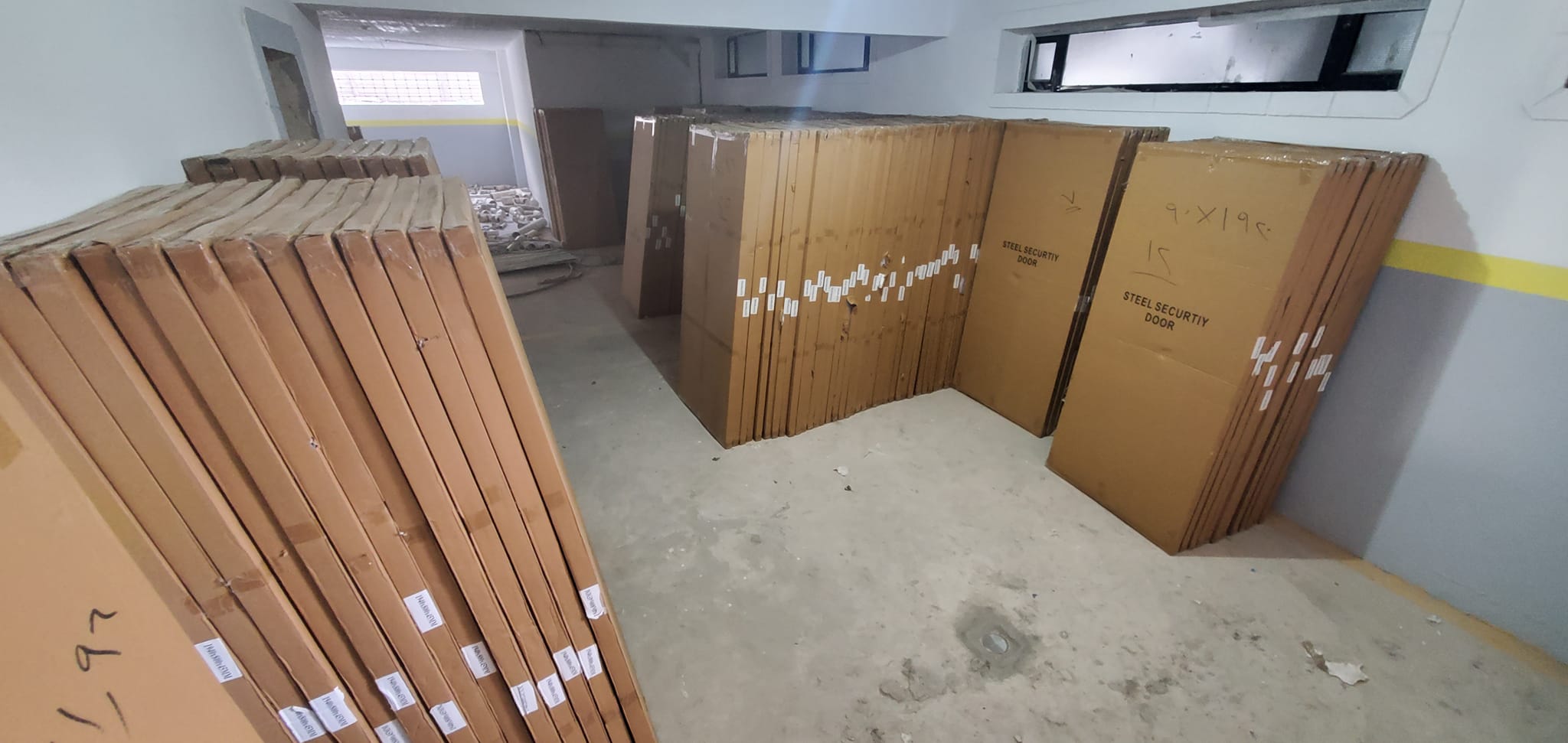 وصول أبواب مجمع البستان السكني إلى صنعاء