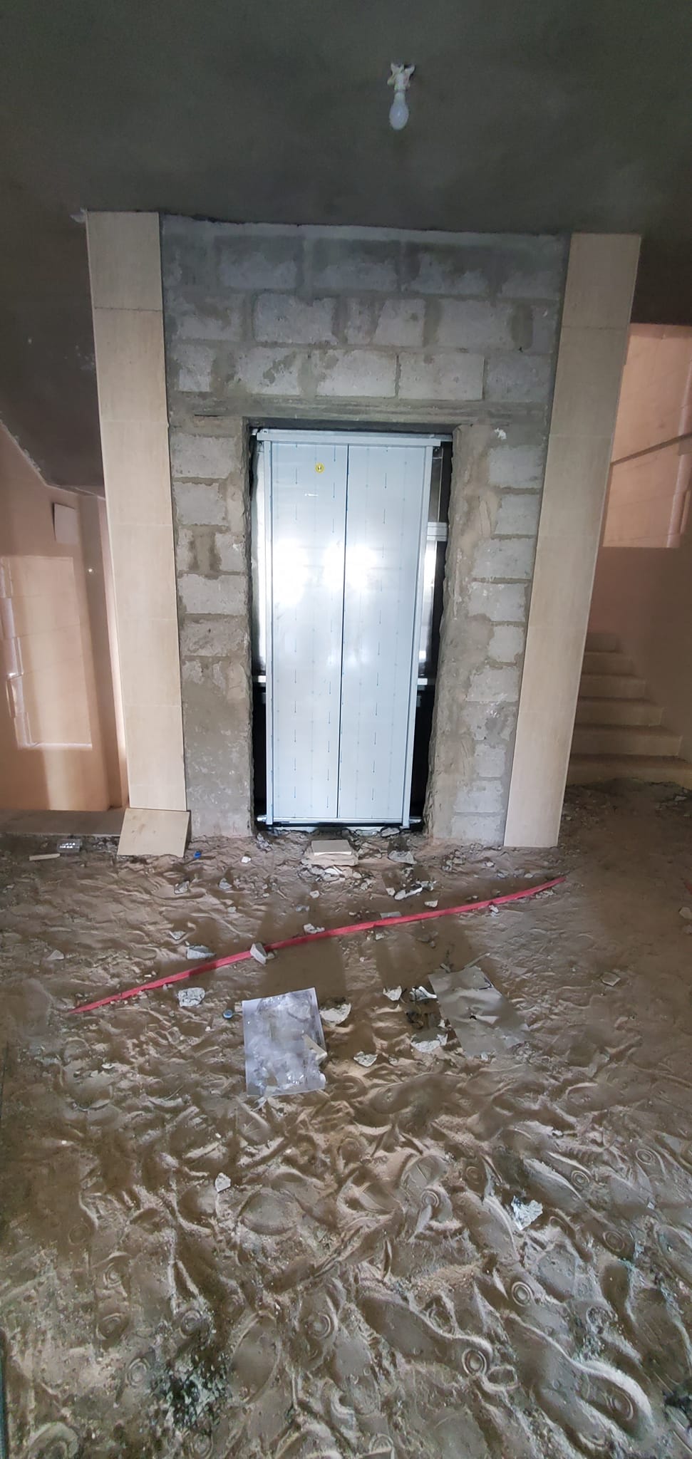 الإنتهاء من الأعمال الإنشائية للمصعد في المبنى (ب) والبدء في الأعمال الإنشائية للمصعد في المبنى (ج).