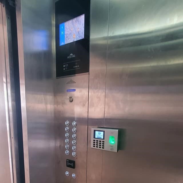 تركيب أنظمة ذكية متطورة في مجمع البستان السكني