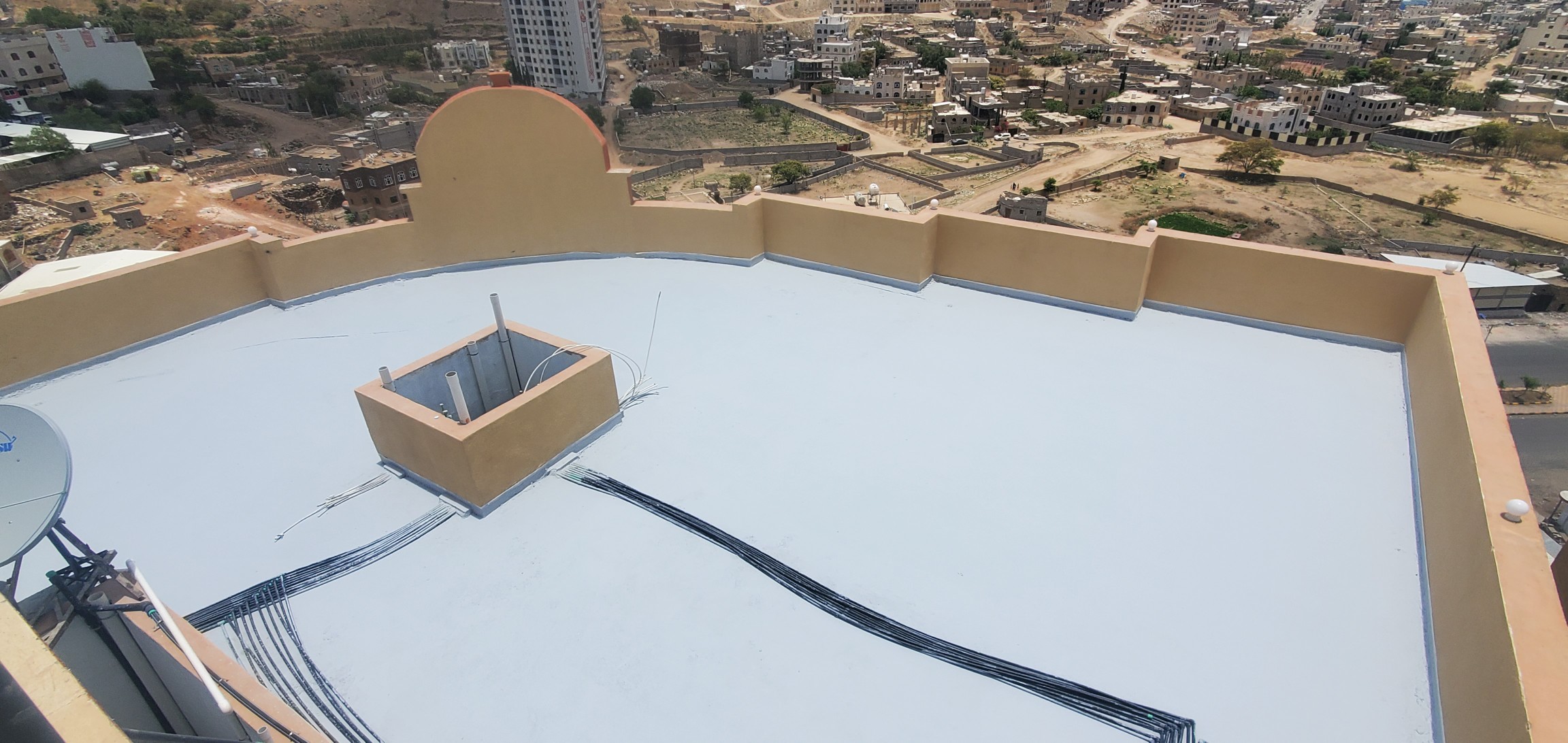 عزل الأسطح باستخدام مادة رمادية عالية الجودة - مجمع البستان